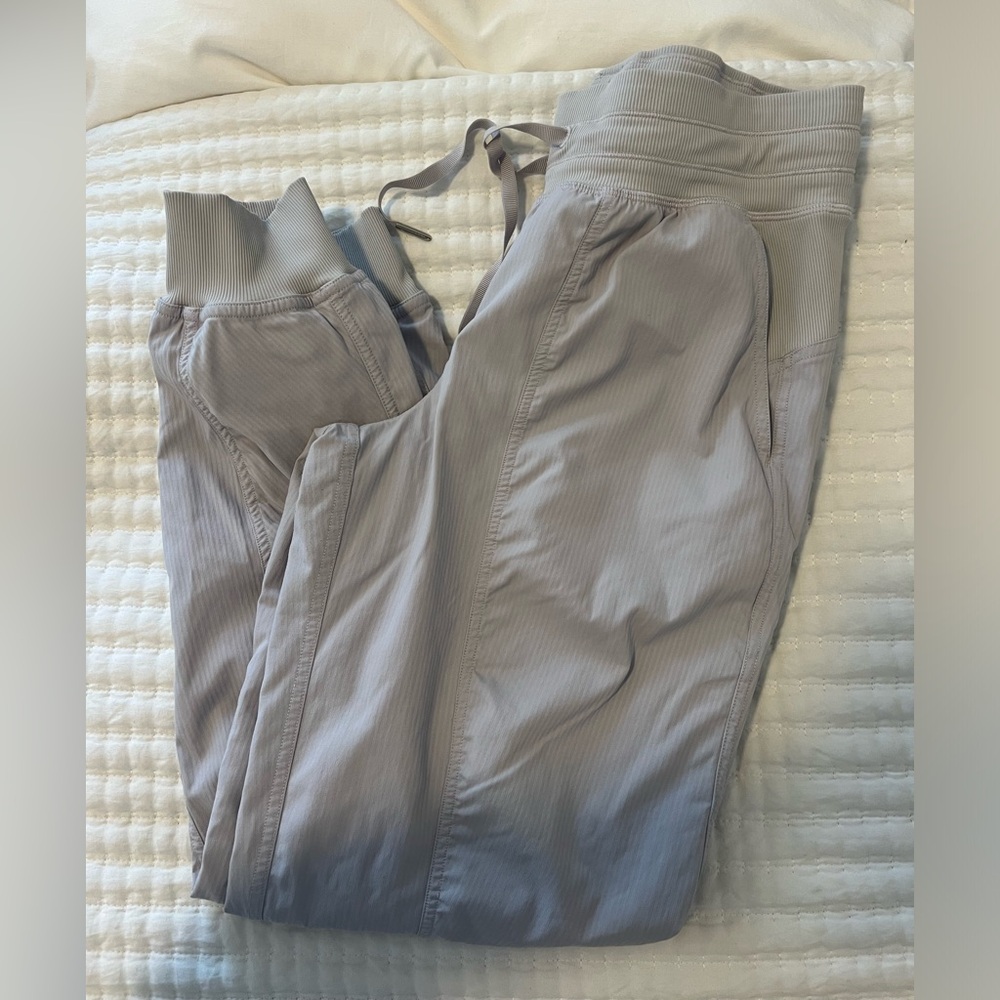 Lululemon Dance Studio Joggers. Women’s size 6.